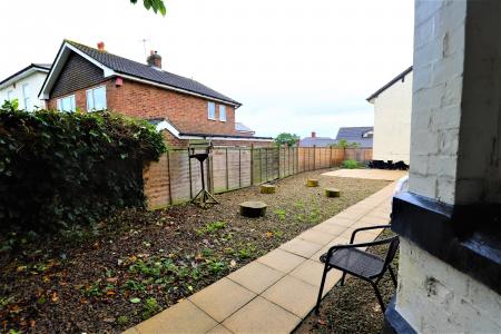 2 bedroom Flat to let in Albert Place, Stoke-on-Trent, ST3