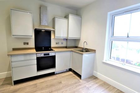 2 bedroom Flat to let in Albert Place, Stoke-on-Trent, ST3