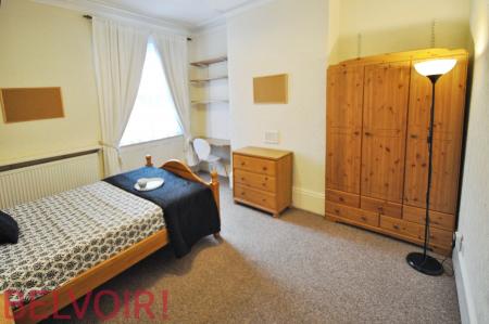 4 bedroom Terraced House to let in London Road, Newcastle-under-Lyme, ST5