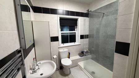 1 bedroom House share to let in Room 5 London Road, Newcastle-under-Lyme, ST5