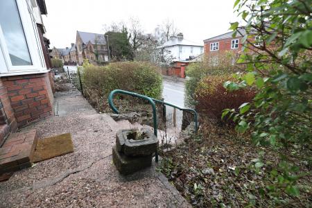 3 bedroom Semi-detached house to let in Hartshill Road, Hartshill, Stoke-on-Trent, ST4
