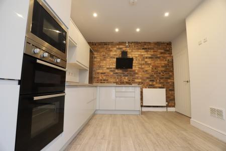 3 bedroom Semi-detached house to let in Hartshill Road, Hartshill, Stoke-on-Trent, ST4