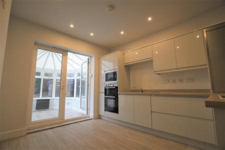 3 bedroom Semi-detached house to let in Hartshill Road, Hartshill, Stoke-on-Trent, ST4