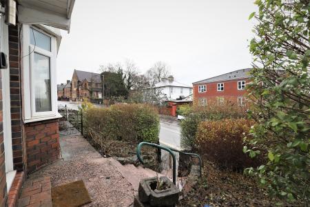 3 bedroom Semi-detached house to let in Hartshill Road, Hartshill, Stoke-on-Trent, ST4