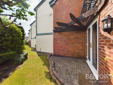 1 bedroom Flat to let in Portland Mews, Porthill, Newcastle-under-Lyme, ST5