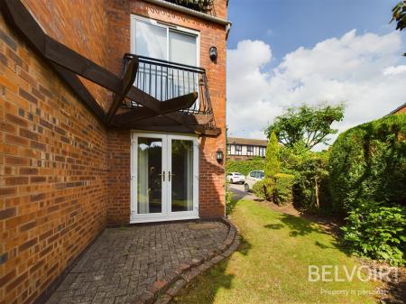 1 bedroom Flat to let in Portland Mews, Porthill, Newcastle-under-Lyme, ST5