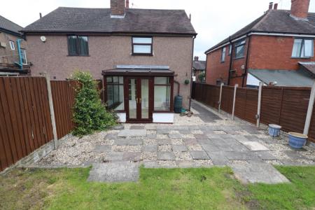 3 bedroom Semi-detached house to let in Gladstone Street, Stoke-on-Trent, ST4