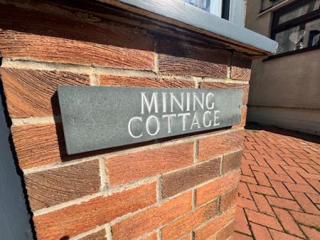2 bedroom Detached house to let in High Street, Halmerend, ST7
