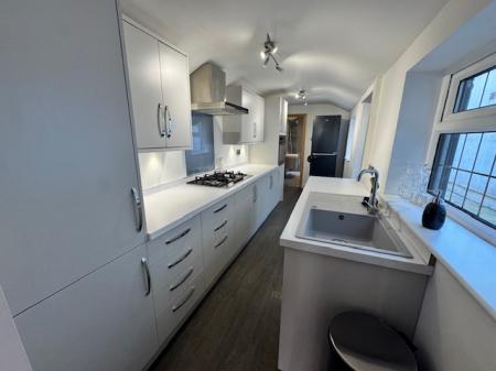 2 bedroom Detached house to let in High Street, Halmerend, ST7