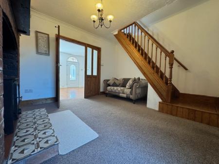2 bedroom Detached house to let in High Street, Halmerend, ST7