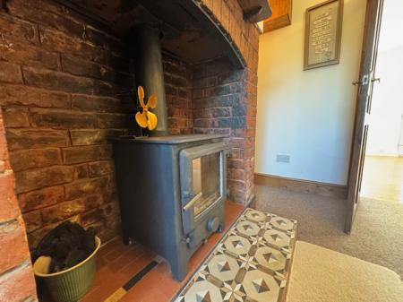 2 bedroom Detached house to let in High Street, Halmerend, ST7