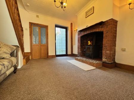 2 bedroom Detached house to let in High Street, Halmerend, ST7