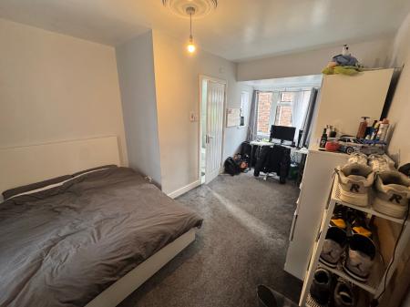 4 bedroom Semi-detached house to let in Drayton Street, Newcastle-under-Lyme, ST5