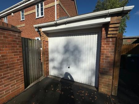 3 bedroom Semi-detached house to let in Hartshill Road, Hartshill, Stoke-on-Trent, ST4