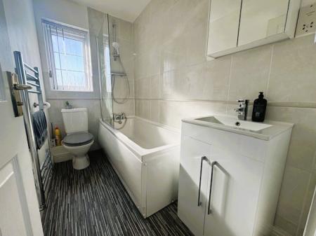 3 bedroom Semi-detached house to let in Hartshill Road, Hartshill, Stoke-on-Trent, ST4