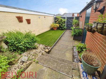 2 bedroom Terraced House to let in Russell Street, Longton, ST3