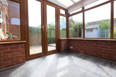 3 bedroom Town house to let in Dart Place, Newcastle-under-Lyme, ST5