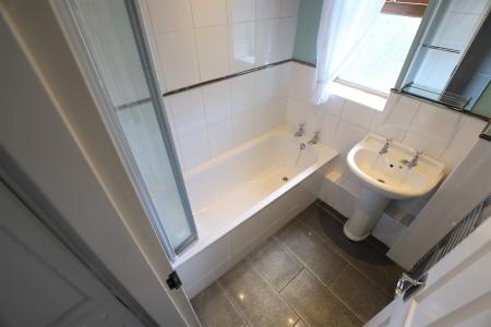 3 bedroom Town house to let in Dart Place, Newcastle-under-Lyme, ST5