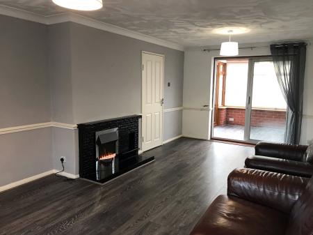3 bedroom Town house to let in Dart Place, Newcastle-under-Lyme, ST5