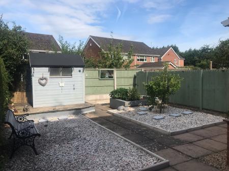 3 bedroom Town house to let in Dart Place, Newcastle-under-Lyme, ST5
