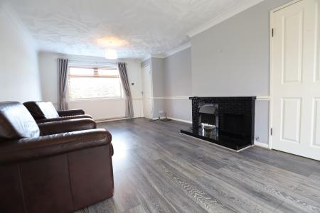 3 bedroom Town house to let in Dart Place, Newcastle-under-Lyme, ST5