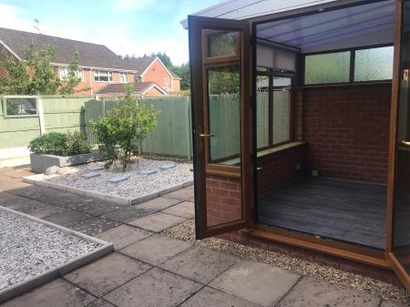 3 bedroom Town house to let in Dart Place, Newcastle-under-Lyme, ST5