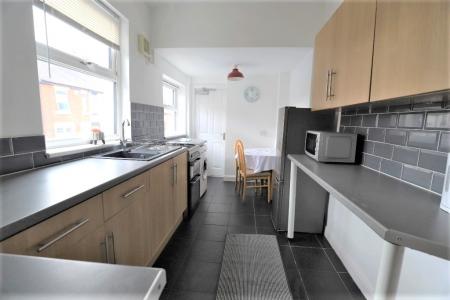 1 bedroom House share to let in Hill Street, Newcastle-under-Lyme, ST5