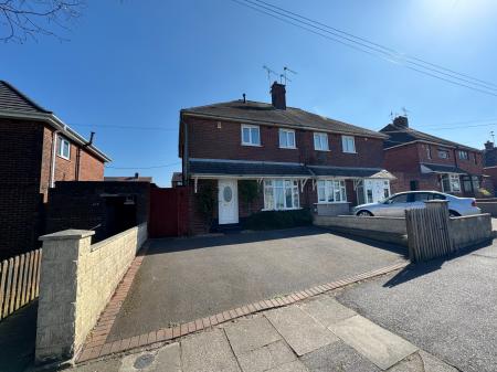 2 bedroom Semi-detached house to let in Hilton Road, Stoke-on-Trent, ST4