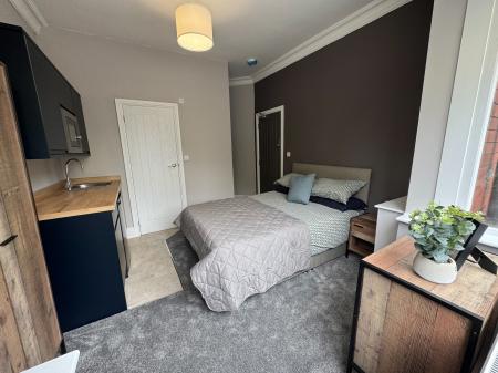 1 bedroom Flat to let in 17 Queens Avenue, Tunstall, ST6