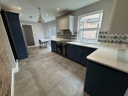 1 bedroom Flat to let in 17 Queens Avenue, Tunstall, ST6