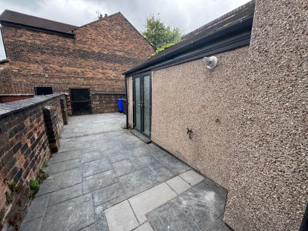 1 bedroom Flat to let in 17 Queens Avenue, Tunstall, ST6