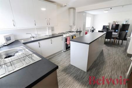 1 bedroom House share to let in London Road, Newcastle-under-Lyme, ST5