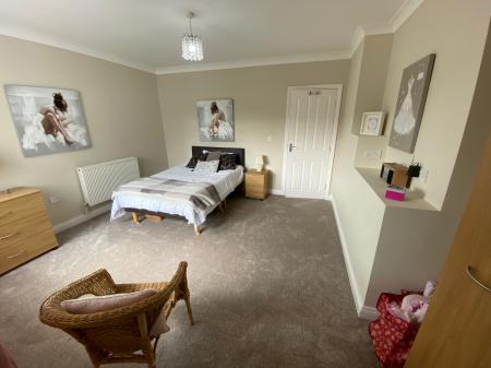 1 bedroom Flat to let in Whitmore Road, Westlands, Newcastle-under-Lyme, ST5