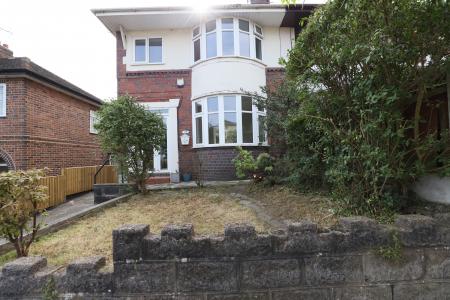 3 bedroom Semi-detached house to let in Abbotts Drive, Stoke-on-Trent, ST1