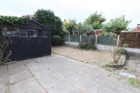 3 bedroom Semi-detached house to let in Abbotts Drive, Stoke-on-Trent, ST1