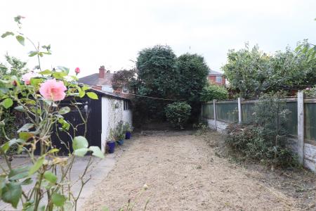 3 bedroom Semi-detached house to let in Abbotts Drive, Stoke-on-Trent, ST1