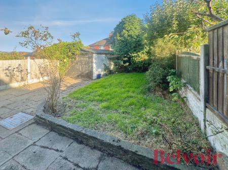 3 bedroom Semi-detached house to let in Abbotts Drive, Stoke-on-Trent, ST1