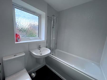 4 bedroom Detached house to let in 4 Bedrooms at Centurion Crescent, Newcastle-under-Lyme, ST5