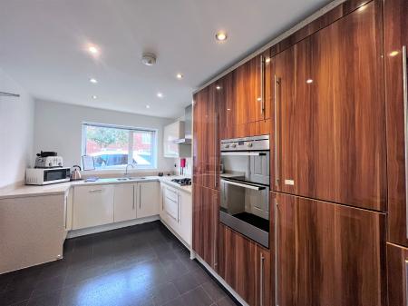 4 Bedrooms at Centurion Crescent, Newcastle-under-Lyme, ST5