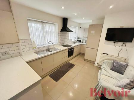 3 bedroom Semi-detached house to let in Camillus Road, Newcastle-under-Lyme, ST5