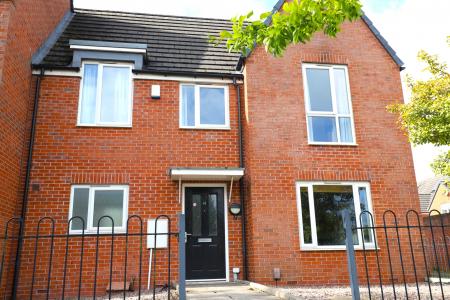 4 bedroom Semi-detached house to let in DS Bed - Comet Avenue, Knutton, ST5