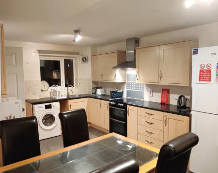 4 bedroom Semi-detached house to let in DS Bed - Comet Avenue, Knutton, ST5