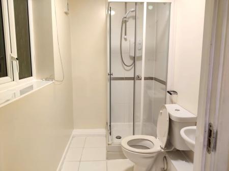 4 bedroom Semi-detached house to let in DS Bed - Comet Avenue, Knutton, ST5