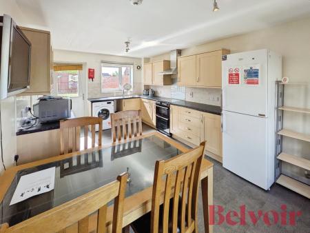 1 bedroom Semi-detached house to let in Rooms to let Comet Avenue, Knutton, ST5