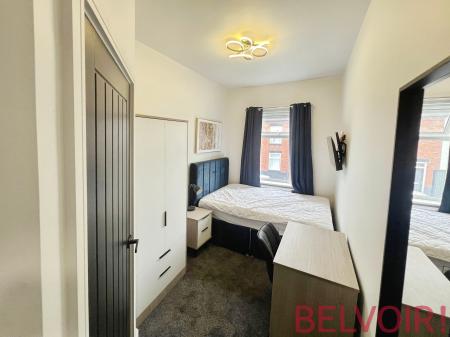 1 bedroom Flat to let in London Road, Newcastle-under-Lyme, ST5