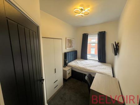 1 bedroom Flat to let in London Road, Newcastle-under-Lyme, ST5