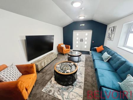1 bedroom Flat to let in London Road, Newcastle-under-Lyme, ST5