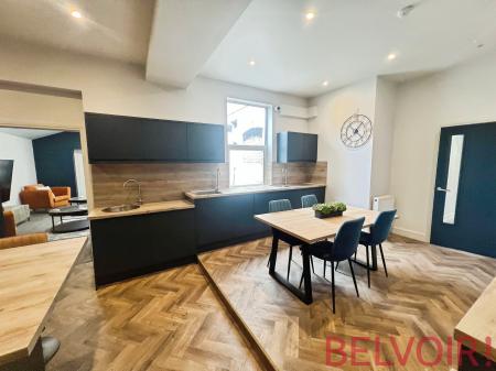 1 bedroom Flat to let in London Road, Newcastle-under-Lyme, ST5