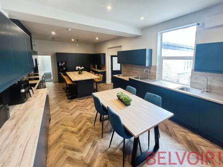 1 bedroom Flat to let in London Road, Newcastle-under-Lyme, ST5
