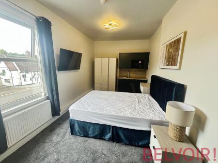 1 bedroom Flat to let in London Road, Newcastle-under-Lyme, ST5